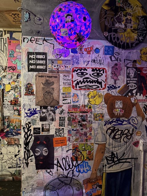 SIGN FOR STICKERS - CW9 - Photo